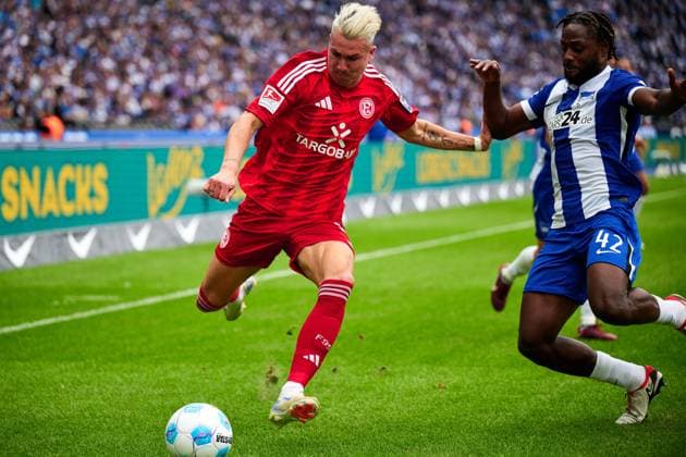 Felix Klaus Fortuna Duesseldorf, 11 , Deyovaisio Zeefuik Hertha BSC, 42 , GER, Hertha BSC vs Fortuna Duesseldorf, Soccer Men, 2 Bundesliga, Season 2024 2025, 05 Matchday, 15 09 2024 DFL REGULATES PROHIBIT ANY USE OF PHOTOGRAPHS AS IMAGE SEQUENCES AND OR QUASI VIDEO GER, Hertha BSC vs Fortuna Duesseldorf, Soccer men, 2 Bundesliga, Season 2024 2025, 05 Matchday, 15 09 2024 Berlin Copyright: xEibner-Pressefotox xClaudiusxRauchx EP_CRH