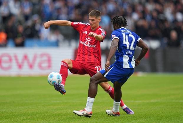 Danny Schmidt, Deyovaisio Zeefuik battle for the ball, 2 Bundesliga, Hertha BSC vs Fortuna Düsseldorf, Olympiastadion on September 17, 2024 in Berlin, Germany Photo by Ulrik Pedersen DeFodi Images Danny Schmidt, Deyovaisio Zeefuik battle for the ball, 2 Bundesliga, Hertha BSC vs Fortuna Düsseldorf, Olympiastadion on September 17, 2024 in Berlin, Germany Photo by Ulrik Pedersen DeFodi Images DFB DFL REGULATIONS PROHIBIT ANY USE OF PHOTOGRAPHS AS IMAGE SEQUENCES AND OR QUASI VIDEO Defodi 659 0568091405 Defodi-659 DFB DFL REGULATIONS PROHIBIT ANY USE OF PHOTOGRAPHS AS IMAGE SEQUENCES AND OR QUASI-VIDEO.