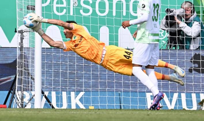 15 09 2024 Soccer Season 2024 2025 2 Soccer Bundesliga 05 Matchday SpVgg Greuther Fürth Kleeblatt SV Elversberg SVE Sportfoto Zink xwoxzix DFL regulations prohibit any use of photographs as image sequences and or quasi video only for editorial use Nahuel Noll 44, SpVgg Greuther Fürth