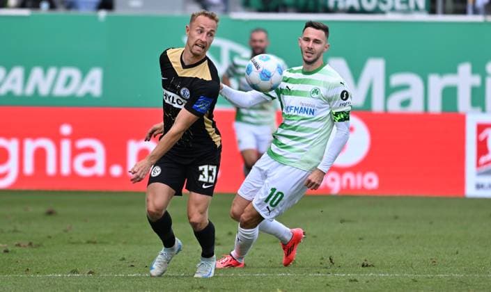 15 09 2024 Soccer Season 2024 2025 2 Soccer Bundesliga 05 Matchday SpVgg Greuther Fürth Kleeblatt SV Elversberg SVE Sportfoto Zink xwoxzix DFL regulations prohibit any use of photographs as image sequences and or quasi video only for editorial use Maurice Neubauer 33, SV Elversberg Branimir Hrgota 10, SpVgg Greuther Fürth