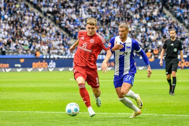 15 09 2024, xlakx, Fußball 2 Bundesliga, Hertha BSC Berlin Fortuna Düsseldorf emspor, v l Isak Bergmann Johannesson Fortuna Düsseldorf 8 ,Michael Cuisance Hertha BSC 27 ,Zweikampf, Duell, Kampf, tackle DFL DFB REGULATIONS PROHIBIT ANY USE OF PHOTOGRAPHS as IMAGE SEQUENCES and or QUASI VIDEO Daniel Lakomski Jan Huebner Berlin