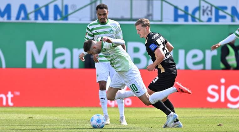 15 09 2024 Soccer Season 2024 2025 2 Soccer Bundesliga 05 Matchday SpVgg Greuther Fürth Kleeblatt SV Elversberg SVE Sportfoto Zink xwoxzix DFL regulations prohibit any use of photographs as image sequences and or quasi video only for editorial use Branimir Hrgota 10, SpVgg Greuther Fürth Carlo Sickinger 23, SV Elversberg