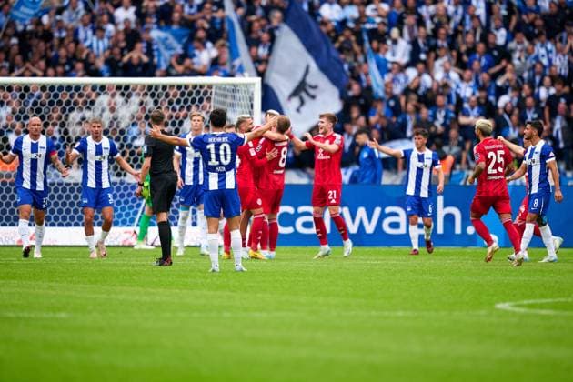 Fortuna Duesseldorf jubilates over 2 0, GER, Hertha BSC vs Fortuna Duesseldorf, Soccer Men, 2 Bundesliga, Season 2024 2025, 05 Matchday, 15 09 2024 DFL REGULATES PROHIBIT ANY USE OF PHOTOGRAPHS AS IMAGE SEQUENCES AND OR QUASI VIDEO GER, Hertha BSC vs Fortuna Duesseldorf, Soccer Men, 2 Bundesliga, Season 2024 2025, 05 Matchday, 15 09 2024 Berlin Copyright: xEibner-Pressefotox xClaudiusxRauchx EP_CRH