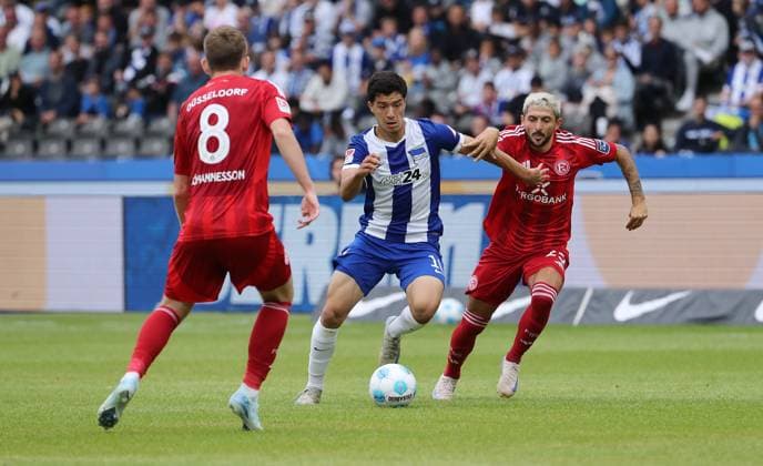 Isak Johannesson, Ibrahim Maza, Matthias Zimmermann duel Match scene Action Sport Soccer Football DFL 2 Bundesliga Men 5 Matchday Season 2024 2025 15 09 2024 Hertha BSC Berlin vs Fortuna Düsseldorf DFL regulations prohibit any use of photographs as image sequences and or quasi video