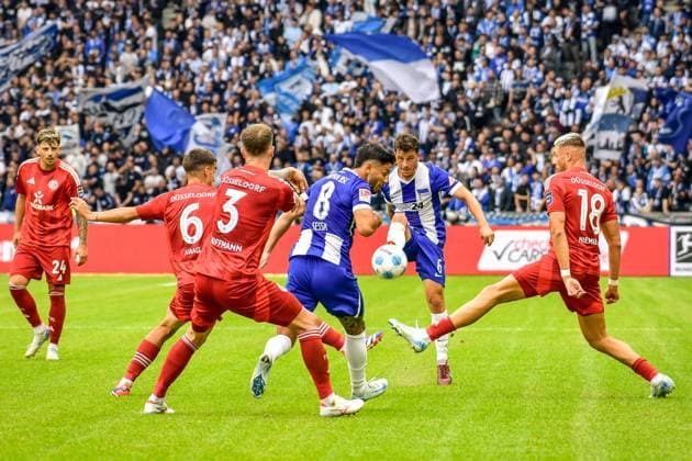 15 09 2024, xlakx, Soccer 2 Bundesliga, Hertha BSC Berlin Fortuna Duesseldorf emspor, v l Giovanni Haag Fortuna Düsseldorf 6 ,Andre Hoffmann Fortuna Düsseldorf 3 ,Kevin Sessa Hertha BSC 8 ,Diego Demme Hertha BSC 6 ,Jona Niemiec Fortuna Düsseldorf 18 ,duel, duel, fight, tackle DFL DFB REGULATIONS PROHIBIT ANY USE OF PHOTOGRAPHS as IMAGE SEQUENCES and or QUASI VIDEO Daniel Lakomski Jan Huebnert Berlin