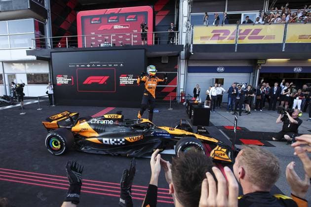 PIASTRI Oscar (aus), McLaren F1 Team MCL38, portrait podium celebration during the Formula 1 Azerbaijan Grand Prix 2024, 17th round of the 2024 Formula One World Championship, WM, Weltmeisterschaft from September 13 to 15, 2024 on the Baku City Circuit, in Baku, Azerbaijan - F1 - AZERBAIJAN GRAND PRIX 2024 DPPI Panoramic  240915_R17_AZERBAIJAN_DP_EA012507