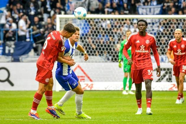 15 09 2024, xlakx, Fußball 2 Bundesliga, Hertha BSC Berlin Fortuna Duesseldorf emspor, v l Giovanni Haag Fortuna Düsseldorf 6 ,Florian Niederlechner Hertha BSC 7 ,Zweikampf, Duell, Kampf, tackle DFL DFB REGULATIONS PROHIBIT ANY USE OF PHOTOGRAPHS as IMAGE SEQUENCES and or QUASI VIDEO Daniel Lakomski Jan Huebnert Berlin