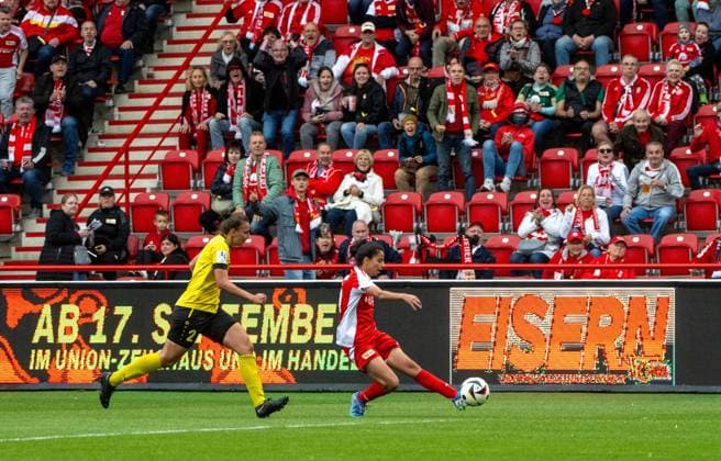 Soccer, Women, Season 2024 2025, 2 Women Bundesliga 3 Matchday , 1 FC Union Berlin SV 67 Weinberg, f l Anna Grimm Weinberg , Sarah Abu Sabbah 1 Women 1 FC Union scores the goal to 2 0, 15 09 2024, Copyright: xMatthiasxKochx