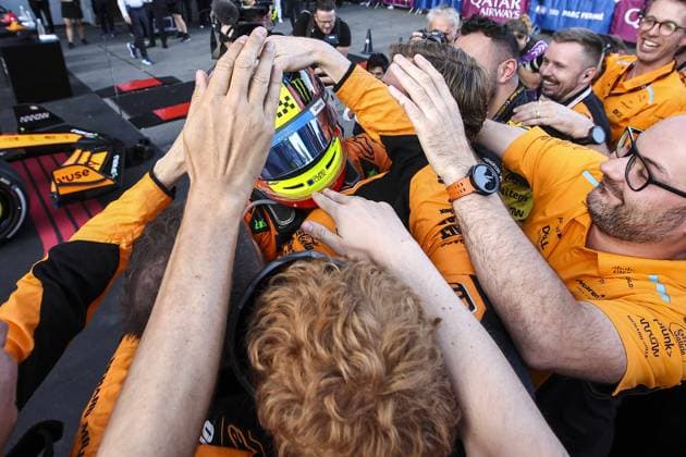 PIASTRI Oscar (aus), McLaren F1 Team MCL38, portrait podium celebration during the Formula 1 Azerbaijan Grand Prix 2024, 17th round of the 2024 Formula One World Championship, WM, Weltmeisterschaft from September 13 to 15, 2024 on the Baku City Circuit, in Baku, Azerbaijan - F1 - AZERBAIJAN GRAND PRIX 2024 DPPI Panoramic  240915_R17_AZERBAIJAN_DP_EA012607