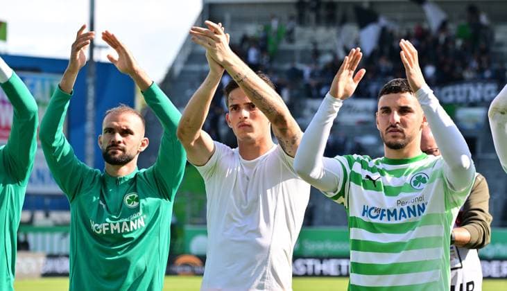 15 09 2024 Soccer Season 2024 2025 2 Soccer Bundesliga 05 Matchday SpVgg Greuther Fürth Kleeblatt SV Elversberg SVE Sportfoto Zink MeZi xmexzix DFL regulations prohibit any use of photographs as image sequences and or quasi video only for editorial use Simon Asta 2, SpVgg Greuther Fürth Nahuel Noll 44, SpVgg Greuther Fürth Oualid Mhamdi 3, SpVgg Greuther Fürth after end of match