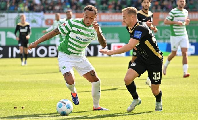 15 09 2024 Soccer Season 2024 2025 2 Soccer Bundesliga 05 Matchday SpVgg Greuther Fürth Kleeblatt SV Elversberg SVE Sportfoto Zink xwoxzix DFL regulations prohibit any use of photographs as image sequences and or quasi video only for editorial use Roberto Massimo 11, SpVgg Greuther Fürth Maurice Neubauer 33, SV Elversberg