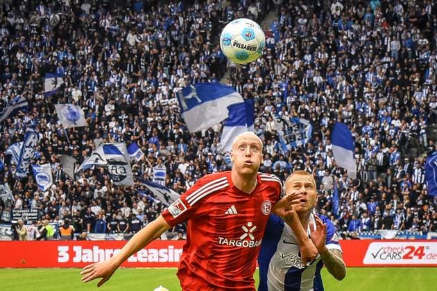 15 09 2024, xlakx, Fußball 2 Bundesliga, Hertha BSC Berlin Fortuna Duesseldorf emspor, v l Valgeir Lunddal Fridriksson Fortuna Düsseldorf 12 ,Jon Dagur Thorsteinsson Hertha BSC ,Zweikampf, Duell, Kampf, tackle DFL DFB REGULATIONS PROHIBIT ANY USE OF PHOTOGRAPHS as IMAGE SEQUENCES and or QUASI VIDEO Daniel Lakomski Jan Huebnert Berlin