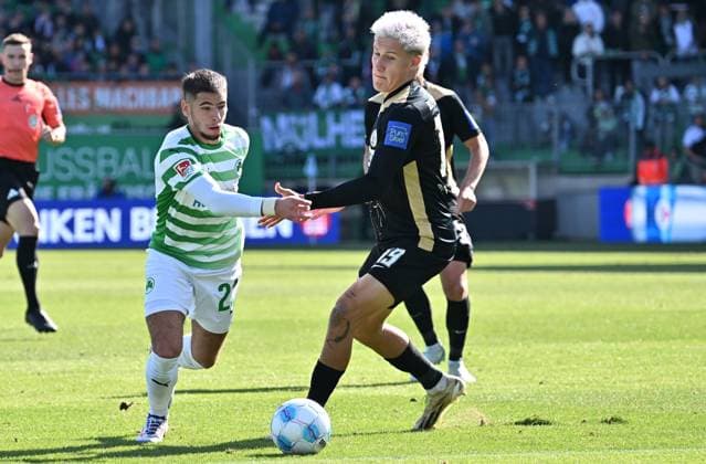 15 09 2024 Soccer Season 2024 2025 2 Soccer Bundesliga 05 Matchday SpVgg Greuther Fürth Kleeblatt SV Elversberg SVE Sportfoto Zink xwoxzix DFL regulations prohibit any use of photographs as image sequences and or quasi video only for editorial use Nemanja Motika 22, SpVgg Greuther Fürth Lukas Pinckert 19, SV Elversberg