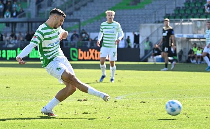 15 09 2024 Soccer Season 2024 2025 2 Soccer Bundesliga 05 Matchday SpVgg Greuther Fürth Kleeblatt SV Elversberg SVE Sportfoto Zink xwoxzix DFL regulations prohibit any use of photographs as image sequences and or quasi video only for editorial use Oualid Mhamdi 3, SpVgg Greuther Fürth