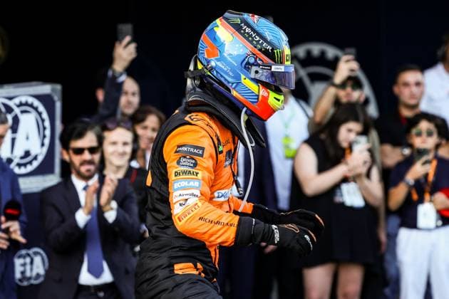 PIASTRI Oscar (aus), McLaren F1 Team MCL38, portrait celebration victory during the Formula 1 Azerbaijan Grand Prix 2024, 17th round of the 2024 Formula One World Championship, WM, Weltmeisterschaft from September 13 to 15, 2024 on the Baku City Circuit, in Baku, Azerbaijan - F1 - AZERBAIJAN GRAND PRIX 2024 DPPI Panoramic  240915_R17_AZERBAIJAN_0I7A0789_1