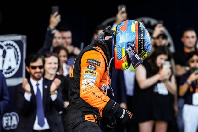 PIASTRI Oscar (aus), McLaren F1 Team MCL38, portrait celebration victory during the Formula 1 Azerbaijan Grand Prix 2024, 17th round of the 2024 Formula One World Championship, WM, Weltmeisterschaft from September 13 to 15, 2024 on the Baku City Circuit, in Baku, Azerbaijan - F1 - AZERBAIJAN GRAND PRIX 2024 DPPI Panoramic  240915_R17_AZERBAIJAN_0I7A0810_1