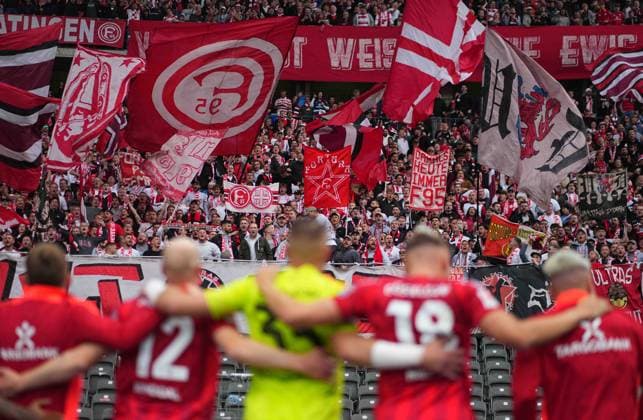 Bilder des Jahres 2024, Sport 09 September Sport Themen der Woche KW37 Sport Bilder des Tages Fans aus Fortuna Düsseldorf, 2. Bundesliga, Hertha BSC vs Fortuna Düsseldorf, Olympiastadion am 15. September 2024 in Berlin, Deutschland. (Foto von Ulrik Pedersen DeFodi Images) Fortuna Düsseldorf fans, 2. Bundesliga, Hertha BSC vs Fortuna Düsseldorf, Olympiastadion on September 15, 2024 in Berlin, Germany. (Photo by Ulrik Pedersen DeFodi Images) DFB DFL REGULATIONS PROHIBIT ANY USE OF PHOTOGRAPHS AS IMAGE SEQUENCES AND OR QUASI-VIDEO. Defodi-659_0149091421 *** Fans from Fortuna Düsseldorf, 2 Bundesliga, Hertha BSC vs Fortuna Düsseldorf, Olympiastadion on September 15, 2024 in Berlin, Germany Photo by Ulrik Pedersen DeFodi Images Fortuna Düsseldorf fans, 2 Bundesliga, Hertha BSC vs Fortuna Düsseldorf, Olympiastadion on September 15, 2024 in Berlin, Germany Photo by Ulrik Pedersen DeFodi Images DFB DFL REGULATIONS PROHIBIT ANY USE OF PHOTOGRAPHS AS IMAGE SEQUENCES AND OR QUASI VIDEO Defodi 659 0149091421 Defodi-659 DFB DFL REGULATIONS PROHIBIT ANY USE OF PHOTOGRAPHS AS IMAGE SEQUENCES AND OR QUASI-VIDEO.