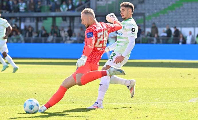 15 09 2024 Soccer Season 2024 2025 2 Soccer Bundesliga 05 Matchday SpVgg Greuther Fürth Kleeblatt SV Elversberg SVE Sportfoto Zink xwoxzix DFL regulations prohibit any use of photographs as image sequences and or quasi video only for editorial use Nicolas Kristof 20, SV Elversberg Nemanja Motika 22, SpVgg Greuther Fürth