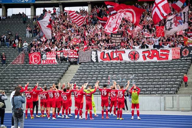 Fortuna Duesseldorf celebrates victory, GER, Hertha BSC vs Fortuna Duesseldorf, Soccer Men, 2 Bundesliga, Season 2024 2025, 05 Matchday, 15 09 2024 DFL REGULATES PROHIBIT ANY USE OF PHOTOGRAPHS AS IMAGE SEQUENCES AND OR QUASI VIDEO GER, Hertha BSC vs Fortuna Duesseldorf, Soccer Men, 2 Bundesliga, Season 2024 2025, 05 Matchday, 15 09 2024 Berlin Copyright: xEibner-Pressefotox xClaudiusxRauchx EP_CRH