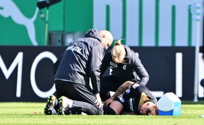 15 09 2024 Soccer Season 2024 2025 2 Soccer Bundesliga 05 Matchday SpVgg Greuther Fürth Kleeblatt SV Elversberg SVE Sportfoto Zink MeZi xmexzix DFL regulations prohibit any use of photographs as image sequences and or quasi video only for editorial use Luca Schnellbacher 24, SV Elversberg injured Injury battered on the ground