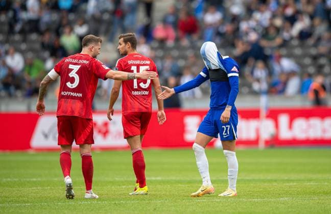 Football, Men, Season 2024 2025, 2 Bundesliga 5 Matchday , Hertha BSC Fortuna Düsseldorf, f l Andre Hoffmann Fortuna Düsseldorf , Tim Oberdorf Fortuna Düsseldorf , Michael Cuisance Hertha BSC , Disappointment after final whistle, 15 09 2024, Copyright: xSebastianxRäppold MatthiasxKochx