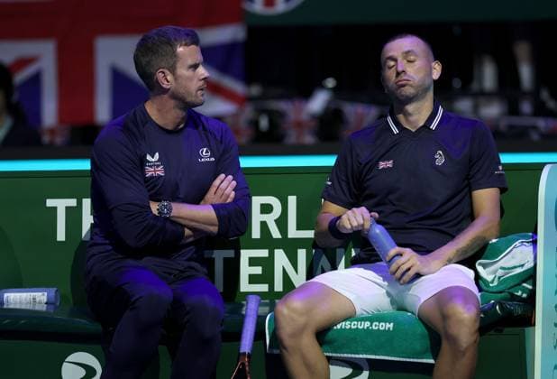 Tennis, Davis Cup, Großbritannien - Kanada Dan Evans of GB frustrated, sitting with Captain Leon Smith Davis Cup Group Stage Finals 2024, Day Six, AO Arena, Manchester, UK - 15 Sep 2024  Copyright: xEllaxLing Shutterstockx 14713349r