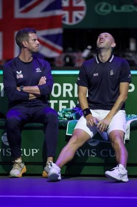 Tennis, Davis Cup, Großbritannien - Kanada Dan Evans of GB frustrated, sitting with Captain Leon Smith Davis Cup Group Stage Finals 2024, Day Six, AO Arena, Manchester, UK - 15 Sep 2024  Copyright: xEllaxLing Shutterstockx 14713349o