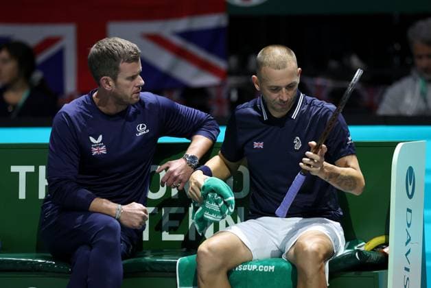 Tennis, Davis Cup, Großbritannien - Kanada Dan Evans of GB frustrated, sitting with Captain Leon Smith Davis Cup Group Stage Finals 2024, Day Six, AO Arena, Manchester, UK - 15 Sep 2024  Copyright: xEllaxLing Shutterstockx 14713349bj