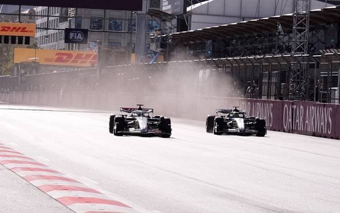 FORMULA 1 QATAR AIRWAYS AZERBAIJAN GRAND PRIX 2024 15 09 2024, Baku City Circuit , Baku, FORMULA 1 QATAR AIRWAYS AZERBAIJAN GRAND PRIX 2024 ,in the picture Oliver Bearman GBR , MoneyGram Haas F1 Team, Lewis Hamilton GBR , Mercedes AMG Petronas Formula One Team nordphotoxGmbHx xBratic nph00250