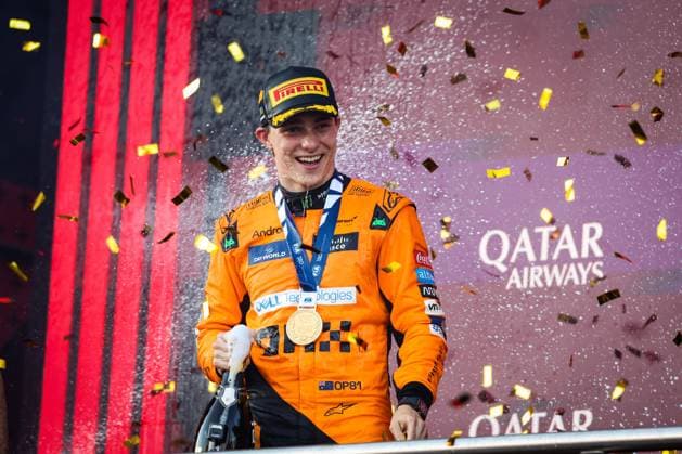 PIASTRI Oscar (aus), McLaren F1 Team MCL38, celebrating victory during the Formula 1 Azerbaijan Grand Prix 2024, 17th round of the 2024 Formula One World Championship, WM, Weltmeisterschaft from September 13 to 15, 2024 on the Baku City Circuit, in Baku, Azerbaijan - F1 - AZERBAIJAN GRAND PRIX 2024 DPPI Panoramic  240915_R17_AZERBAIJAN_DP_FGDN1466