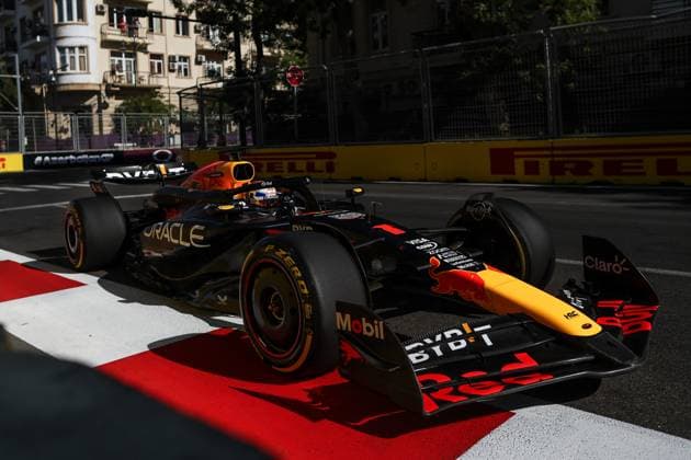 01 VERSTAPPEN Max (nld), Red Bull Racing RB20, action during the Formula 1 Azerbaijan Grand Prix 2024, 17th round of the 2024 Formula One World Championship, WM, Weltmeisterschaft from September 13 to 15, 2024 on the Baku City Circuit, in Baku, Azerbaijan - F1 - AZERBAIJAN GRAND PRIX 2024 DPPI Panoramic  240915_R17_AZERBAIJAN_0I7A0485