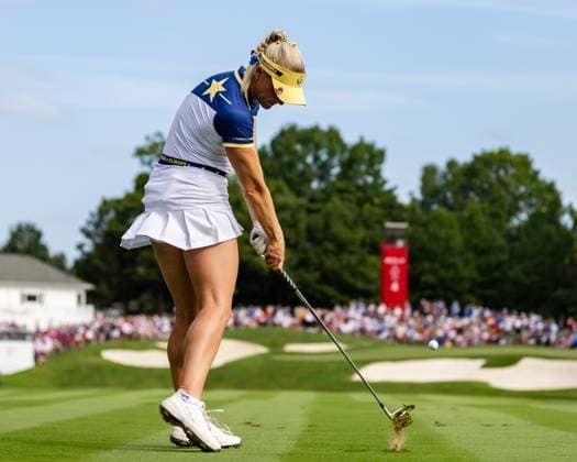 September 15, 2024, Gainesville, Va, USA: Team Europe s CHARLEY HULL tees off on the fourth hole during the singles matches on day three of the 2024 Solheim Cup. Gainesville USA - ZUMAb237 20240915_znp_b237_010 Copyright: xRobertxBlakleyx