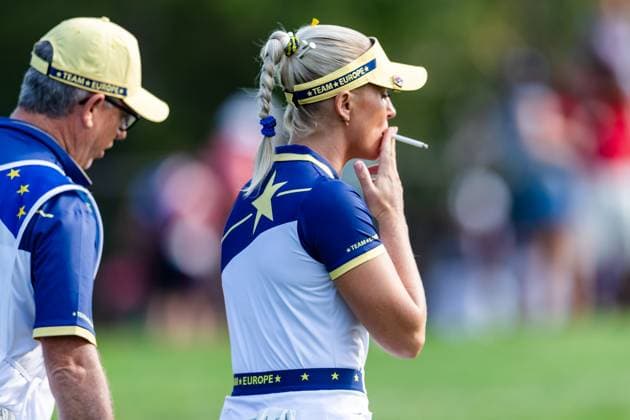 September 15, 2024, Gainesville, Va, USA: Team Europe s CHARLEY HULL has a smoke on the third hole during the singles matches on day three of the 2024 Solheim Cup. Gainesville USA - ZUMAb237 20240915_znp_b237_014 Copyright: xRobertxBlakleyx