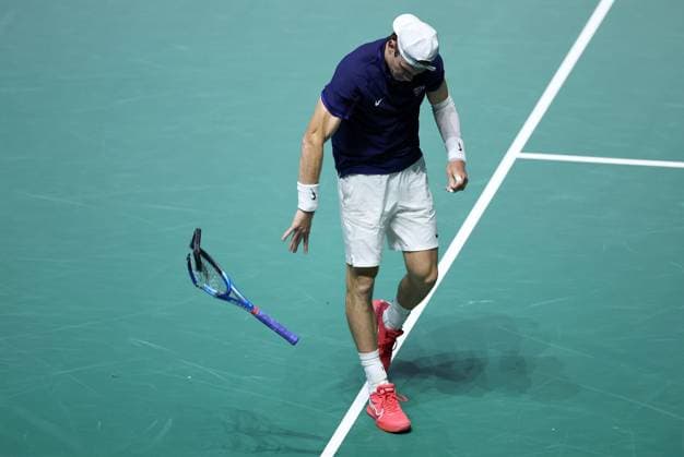 Tennis, Davis Cup, Großbritannien - Kanada Jack Draper of GB smashes his racquet to pieces in anger Davis Cup Group Stage Finals 2024, Day Six, AO Arena, Manchester, UK - 15 Sep 2024  Copyright: xEllaxLing Shutterstockx 14713349bw