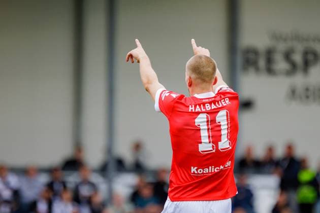 Phil Halbauer FC Energie Cottbus, 11 celebrates after goal for 0 2 by Tolcay Cigerci FC Energie Cottbus, 10 GER, SC Verl vs FC Energie Cottbus, Football, 3 Liga, Matchday 5, Season 2024 2025, 15 09 2024 DFL Regulations prohibit any use of photographers as image sequences and or quasi video GER, SC Verl vs FC Energie Cottbus, Football, 3 Liga, Matchday 5, Season 2024 2025, 15 09 2024 Verl Copyright: xEibner-Pressefotox xJanxRollingerx EP_JSK