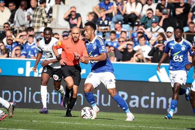 Fußball, Racing Straßburg - SCO Angers 22 Gue la Doué (RCS) FOOTBALL : Ligue 1 Racing Strasbourg vs Angers Stade de la Meinau - 15 09 2024 ElyxandroCegarra Panoramic 
