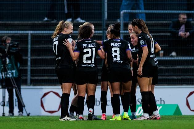GOOGLE PIXEL Womens Bundesliga 1 FC Köln SGS Essen 15 09 2024 Cheering for 1 1 by Annalena Rieke SGS Essen, 17 GOOGLE PIXEL Womens Bundesliga, 1 FC Köln SGS Essen, Köln, Franz Kremer Stadion am 15 09 2024 DFB REGULATIONS PROHIBIT ANY USE OF PHOTOGRAPHS AS IMAGE SEQUENCES AND OR QUASI VIDEO Copyright: xBEAUTIFULxSPORTS Wunderlx