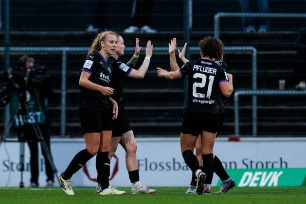 GOOGLE PIXEL Womens Bundesliga 1 FC Köln SGS Essen 15 09 2024 Cheering for 1 1 by Annalena Rieke SGS Essen, 17 GOOGLE PIXEL Womens Bundesliga, 1 FC Köln SGS Essen, Köln, Franz Kremer Stadion am 15 09 2024 DFB REGULATIONS PROHIBIT ANY USE OF PHOTOGRAPHS AS IMAGE SEQUENCES AND OR QUASI VIDEO Copyright: xBEAUTIFULxSPORTS Wunderlx