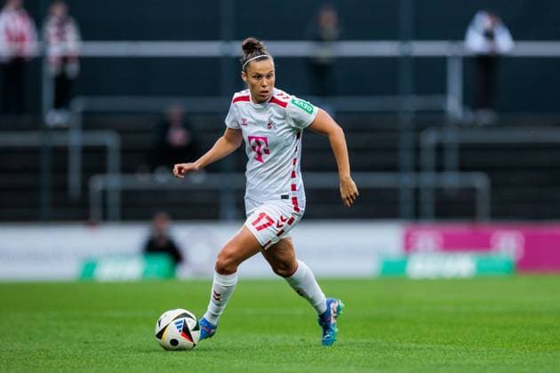 GOOGLE PIXEL Frauen Bundesliga 1 FC Köln SGS Essen 15 09 2024 Nicole Billa 1 FC Köln, 17 am Ball GOOGLE PIXEL Frauen Bundesliga, 1 FC Köln SGS Essen, Köln, Franz Kremer Stadion am 15 09 2024 DFB REGULATIONS PROHIBIT ANY USE OF PHOTOGRAPHS AS IMAGE SEQUENCES AND OR QUASI VIDEO Copyright: xBEAUTIFULxSPORTS Wunderlx