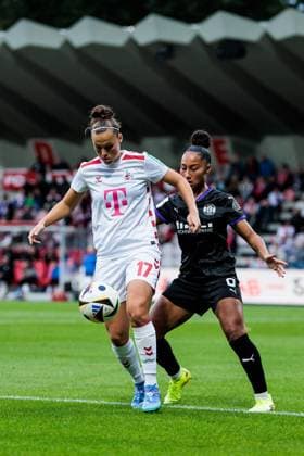 GOOGLE PIXEL Frauen Bundesliga 1 FC Köln SGS Essen 15 09 2024 duel Nicole Billa 1 FC Köln, 17 , Vanessa Fürst SGS Essen, 8 GOOGLE PIXEL Frauen Bundesliga, 1 FC Köln SGS Essen, Köln, Franz Kremer Stadion am 15 09 2024 DFB REGULATIONS PROHIBIT ANY USE OF PHOTOGRAPHS AS IMAGE SEQUENCES AND OR QUASI VIDEO Copyright: xBEAUTIFULxSPORTS Wunderlx