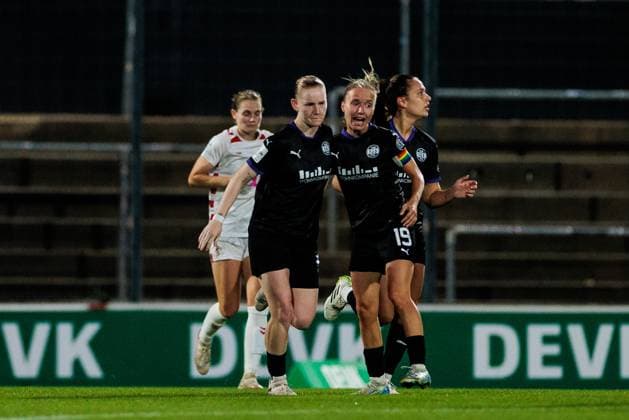 GOOGLE PIXEL Womens Bundesliga 1 FC Köln SGS Essen 15 09 2024 Cheering for 2 2 by Natasha Kowalski SGS Essen, 10 after penalty GOOGLE PIXEL Womens Bundesliga, 1 FC Köln SGS Essen, Köln, Franz Kremer Stadion on 15 09 2024 DFB REGULATIONS PROHIBIT ANY USE OF PHOTOGRAPHS AS IMAGE SEQUENCES AND OR QUASI VIDEO Copyright: xBEAUTIFULxSPORTS Wunderlx