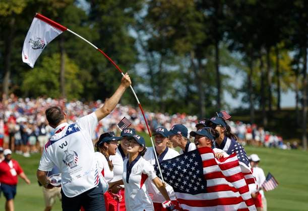 Sept 15, 2024: Team USA embrace Lilia Vu of team USA after she sunk the winning putt during the Solheim Cup on the Robert Trent Jones golf course in Gainesville, Virginia. CSM Gainesville United States of America - ZUMAc04_ 20240915_zma_c04_061 Copyright: xJustinxCooperx