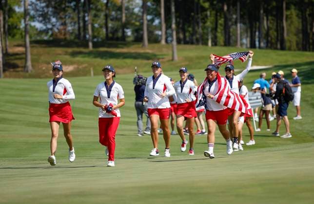 Sept 15, 2024: Team USA rushes the 18th green after winning the Solheim Cup on the Robert Trent Jones golf course in Gainesville, Virginia. CSM Gainesville United States of America - ZUMAc04_ 20240915_zma_c04_063 Copyright: xJustinxCooperx