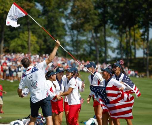 Sept 15, 2024: Team USA embrace Lilia Vu of team USA after she sunk the winning putt during the Solheim Cup on the Robert Trent Jones golf course in Gainesville, Virginia. CSM Gainesville United States of America - ZUMAc04_ 20240915_zma_c04_076 Copyright: xJustinxCooperx