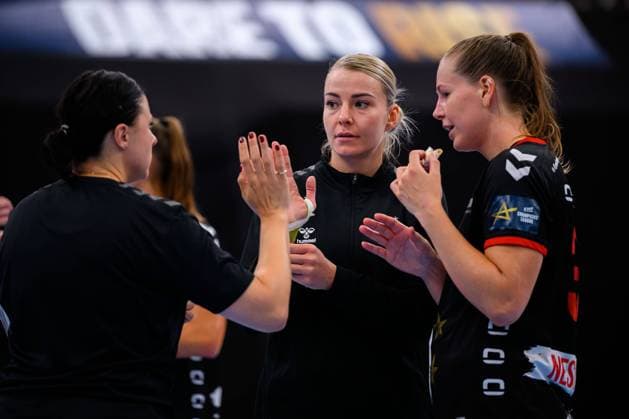 Ludwigsburg, Germany 15 September 2024 Handball EHF CL 24 24 HB Ludwigsburg Gyoeri Audi ETO KC v li Goalkeeping coach Jasmina Rebmann Jankovic Ludwigsburg , Noemi Hafra Ludwigsburg , Guro Nestaker Ludwigsburg mn Ludwigsburg MHP Arena Baden Württemberg Germany