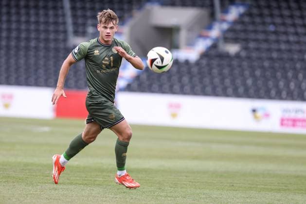 Football, Karlsruher SC sign left-back Niclas Dühring, archive pictures