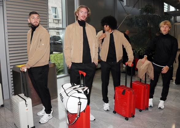16 09 24 VfB Stuttgart departure Madrid Germany, Stuttgart, 16 09 2024, Football, Bundesliga, VfB Stuttgart, Stuttgart Airport departure to Champions League away match at Real Madrid f l Jeff Chabot, Nick Woltemade, Anrie Chase, Frans Krätzig