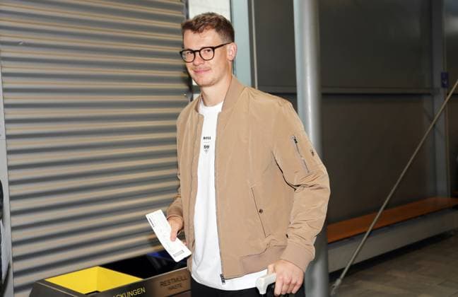 16 09 24 VfB Stuttgart departure Madrid Germany, Stuttgart, 16 09 2024, Football, Bundesliga, VfB Stuttgart, Stuttgart Airport departure for Champions League away match at Real Madrid Alexander Nübel