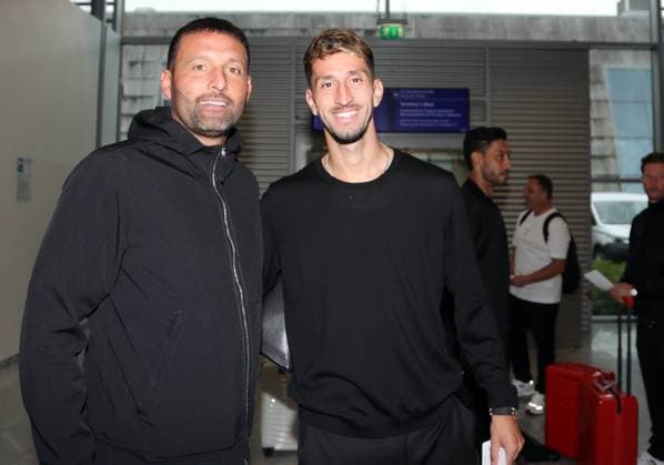 16 09 24 VfB Stuttgart departure Madrid Germany, Stuttgart, 16 09 2024, Football, Bundesliga, VfB Stuttgart, Stuttgart Airport departure for Champions League away match at Real Madrid v l Kevin Kuranyi, Atakan Karazor