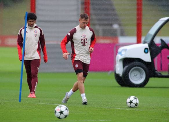 Munich, Germany September 16, 2024 Football, Men, Season 2024 2025, FC Bayern Munich, Säbener Strasse, Training ground, Final training, Champions League Joshua Kimmich FC Bayern Munich plays a ball